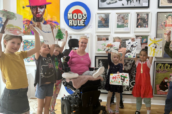 Alison Lapper hosts Kids Club | Enter Gallery