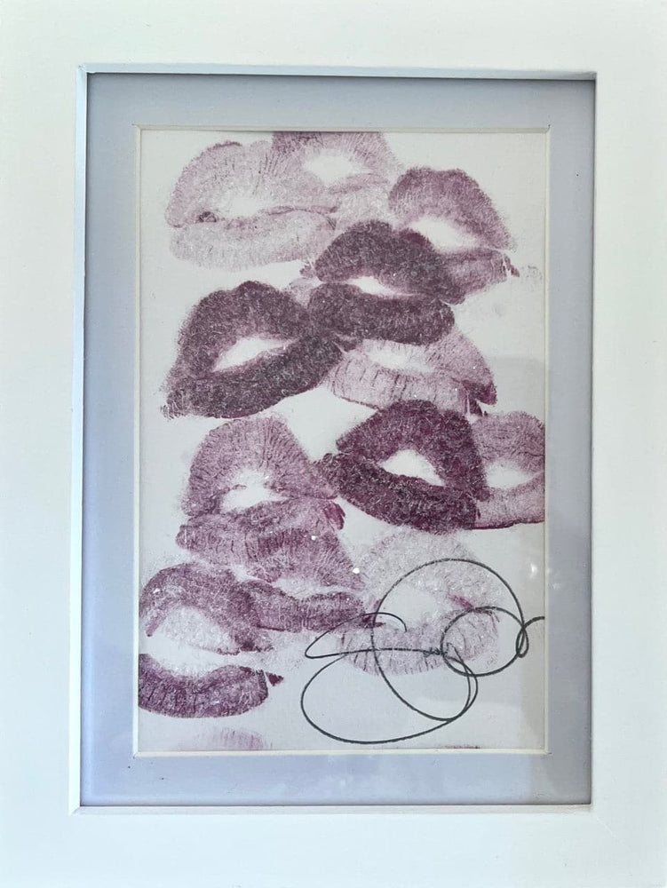 Lipstick Kiss, Lores Aubergine