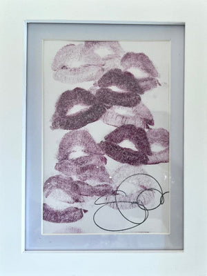 Lipstick Kiss, Lores Aubergine